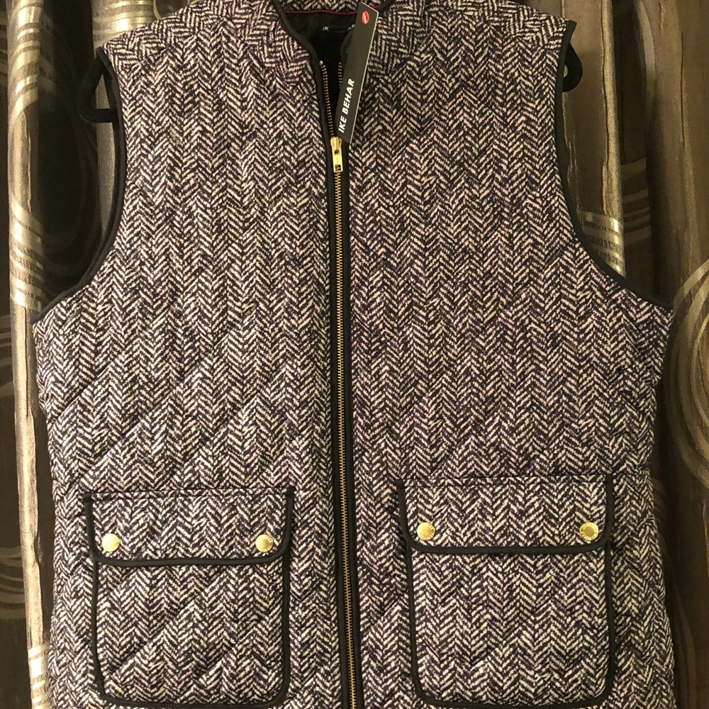 NWT puffy (not too puffy) vest.  Cool fabric.  Gold trimmings.